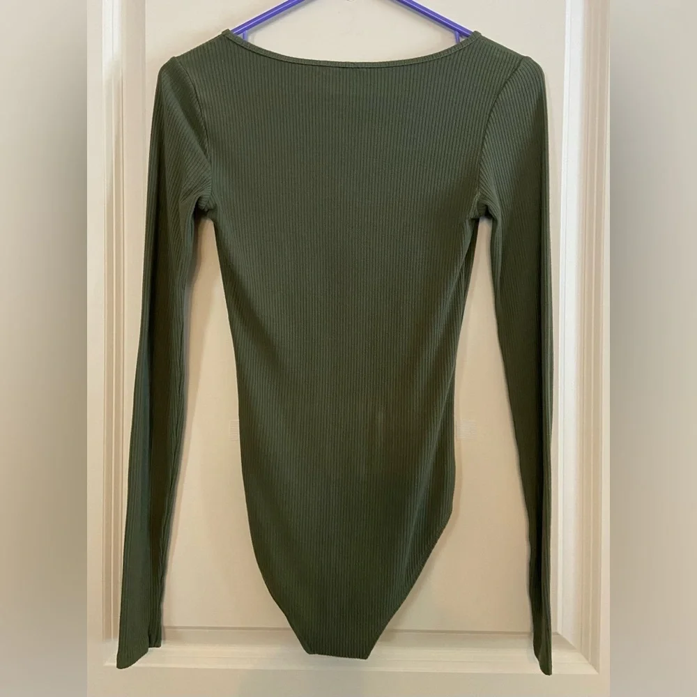 Aeropostale GUC Sz-XS Ribbed Bodysuit-3 Small Snaps-Long Sleeves, Low V-Neckline - Picture 4 of 16